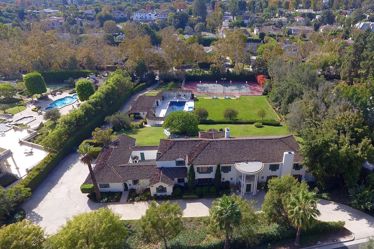 355 South Mapleton Drive In Holmby Hills SOLD For $188 Million.